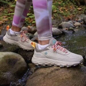 🌺HP🥾 Columbia Hatana Breathe Trail Shoes in Light Cloud IN BOX 10.5